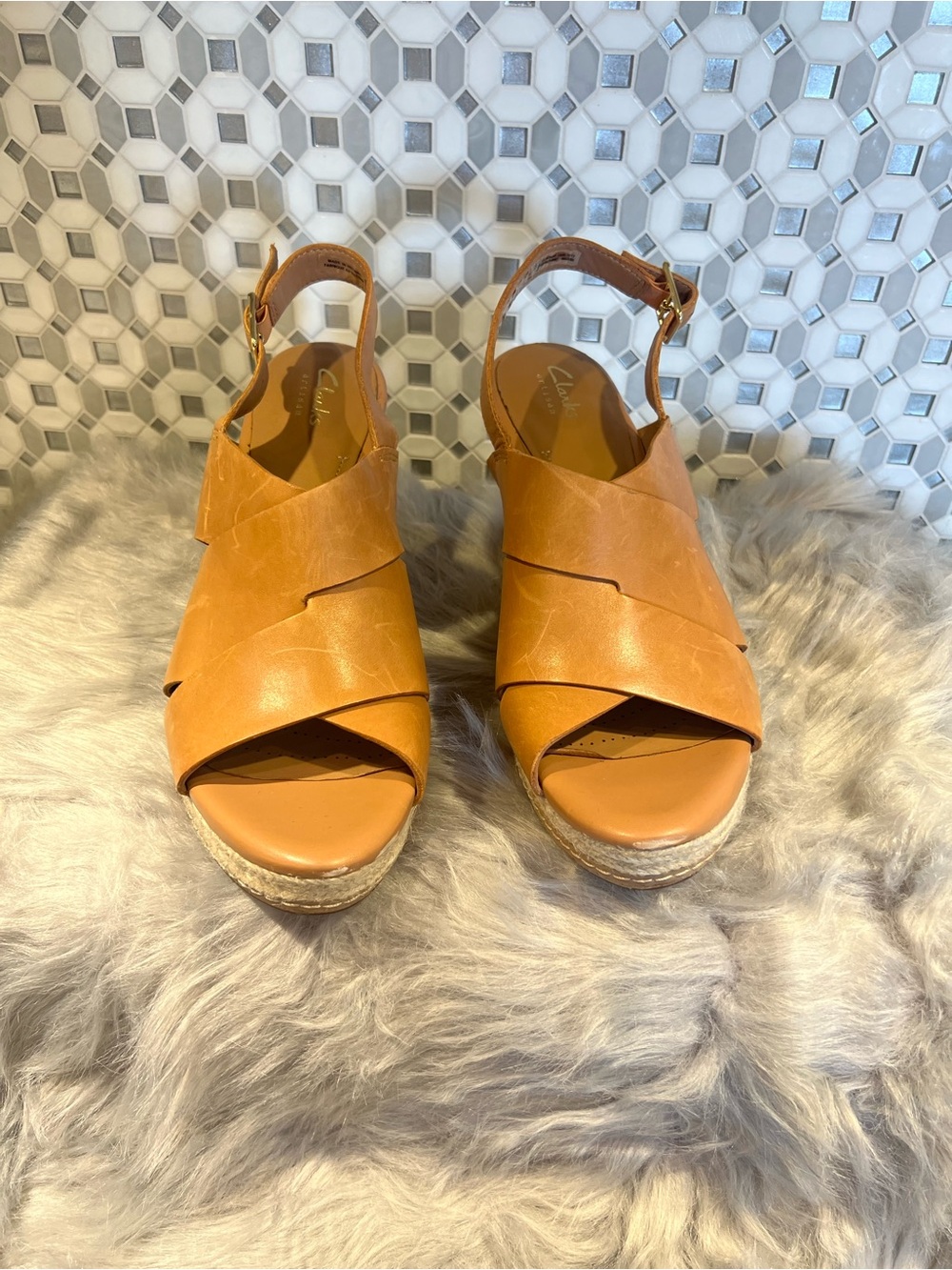 Clarks Artisan  Women's Tan Leather Shoes  Strappy Wedge Heel Sandals Size 11